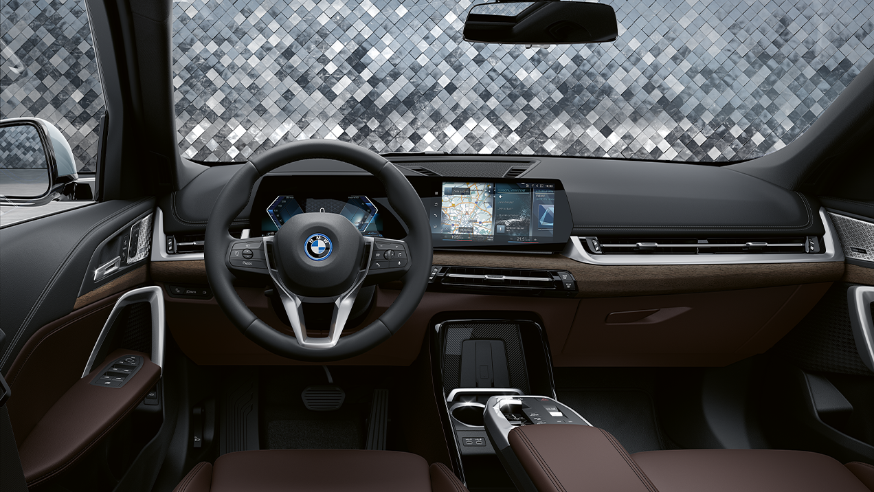 Der BMW iX1 mit dem einzigartigen BMW Curved Display