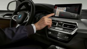 Volldigitale Touchdisplay des BMW iX3