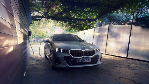 Der neue BMW i5 - bald verfügbar.